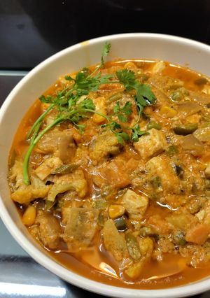 A picture of Shahi Mix Veg Handi.