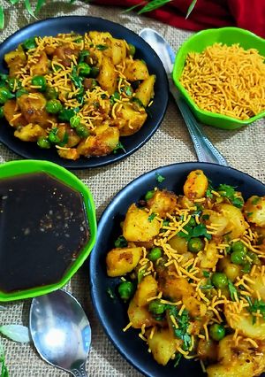 मटर आलू चाट(matar aloo chaat recipe in Hindi) रेसिपी मुख्य फोटो