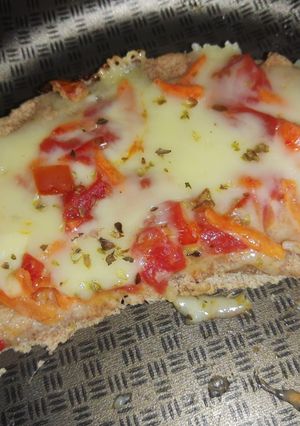 Una foto de Pizza saludable con masa integral 😋