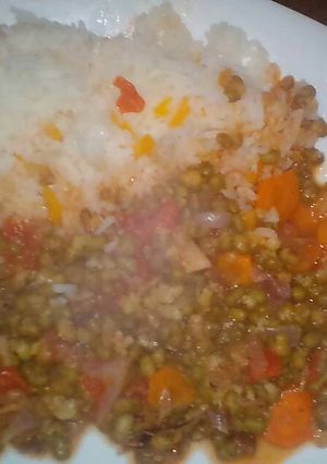 A picture of Green grams served with rice.