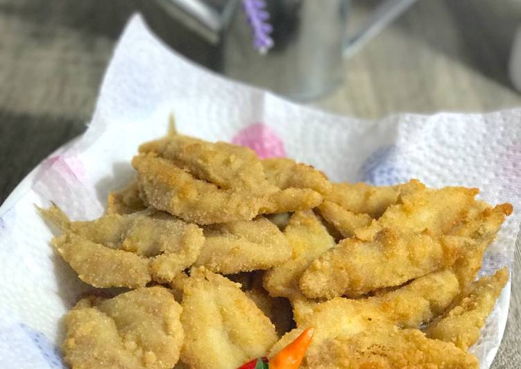 Crispy fried fish 🐟 
Ikan goreng tepung renyah