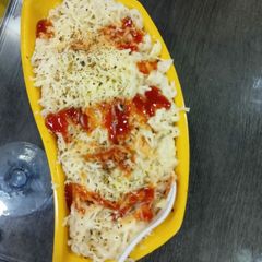 A picture of Mayo cheese maggi with white sauce.