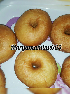 A picture of Wheat flour donuts.