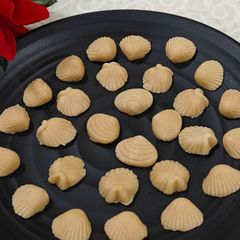 A picture of Milk Cream (Christmas sweet).
