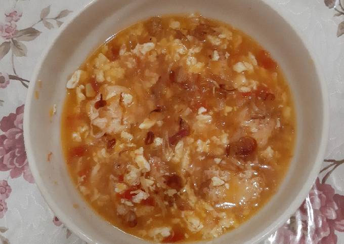 Cara bikin Sup Telur Tomat Segar (MPASI) Cara bikin Sup Telur Tomat Segar (MPASI)