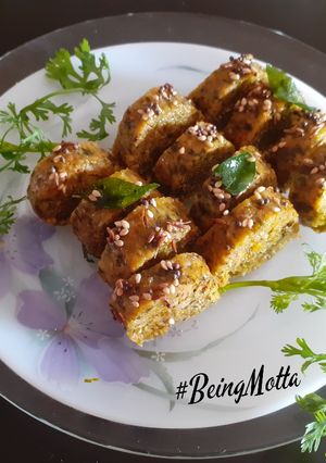 A picture of Oats-Spinach Muthiya.