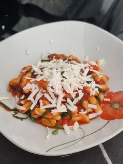 Foto di Cavatelli, pomodoro, rucola e cacioricotta