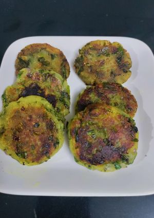 A picture of Sweet potato and spinach pattice.