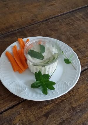 Una foto de Yogurt griego Tzatziki