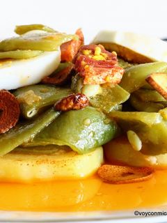 Una foto de Judías verdes, patatas, huevo y refrito