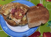 Una foto de omelette caprese
