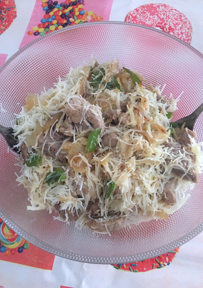 Una foto de Fideos de arroz con lomo de cerdo