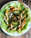 Xôi cốm chiên ăn với ức gà xé