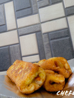 A picture of Chicken bread roll.