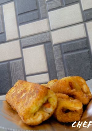 A picture of Chicken bread roll.