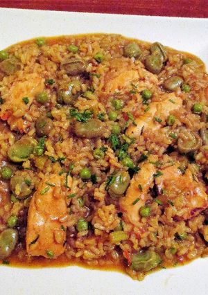 Foto principal de Arroz caldoso con pechuga de pollo, habas y guisantes congelados