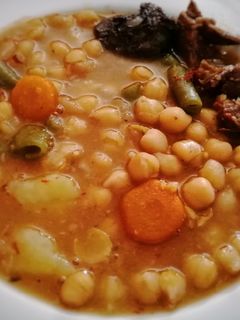 Una foto de Potaje de garbanzos con judías verdes