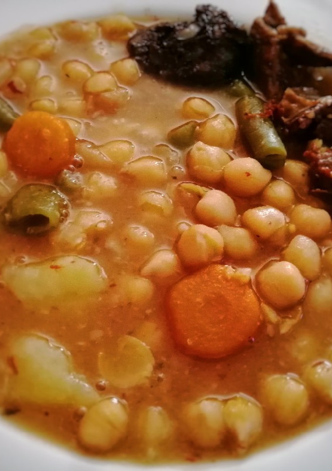 Una foto de Potaje de garbanzos con judías verdes