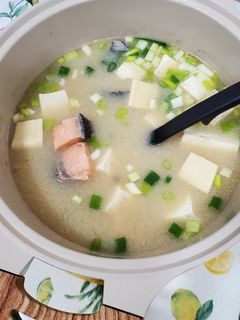 鮭魚味噌湯＆玉米炒絞肉 的食譜成品照片