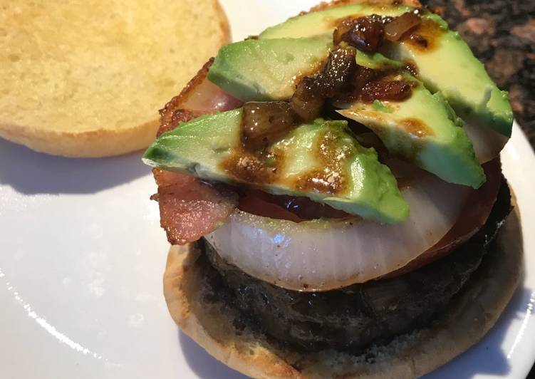How to Prepare Homemade Avocado burger