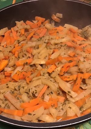Une photo de Carottes et navets blancs au bouillon de pot au feu et moutarde fine