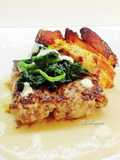Burger di tastasale su salsa di pane, spinaci e cremoso di fontina