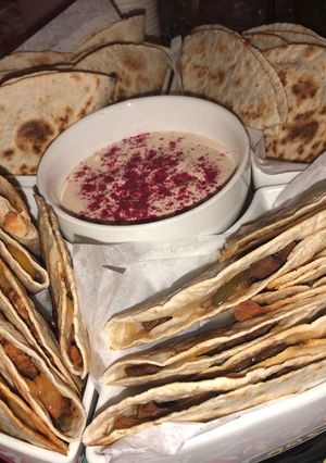صورة لوصفة كاساديّا دجاج او لحم