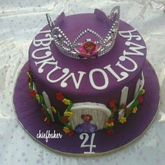 A picture of Sofia the first chocolate cake.