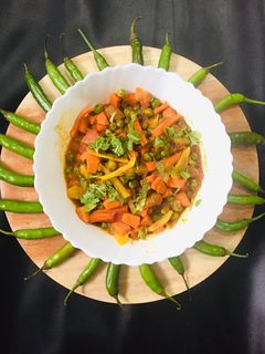 வெஜ் கடாய் கிரேவி(veg kadai gravy recipe in tamil) செய்முறை முக்கிய புகைப்படம்