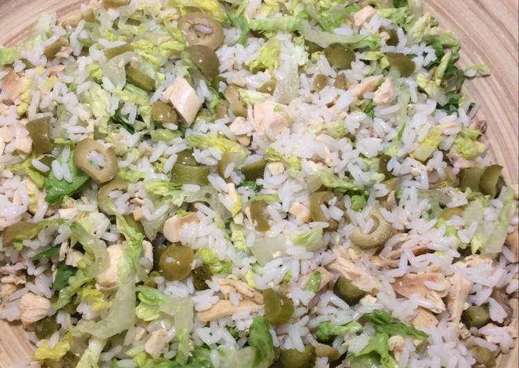 Ensalada de arroz y pollo asado