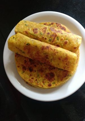 થેપલા (Thepla Recipe In Gujarati) રેસીપી મુખ્ય ફોટો