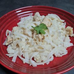 A picture of Chicken Alfredo.