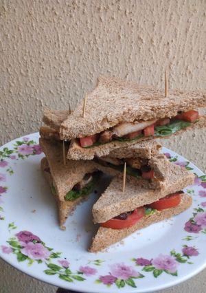 A picture of Grilled chicken sandwich with wheat bread.