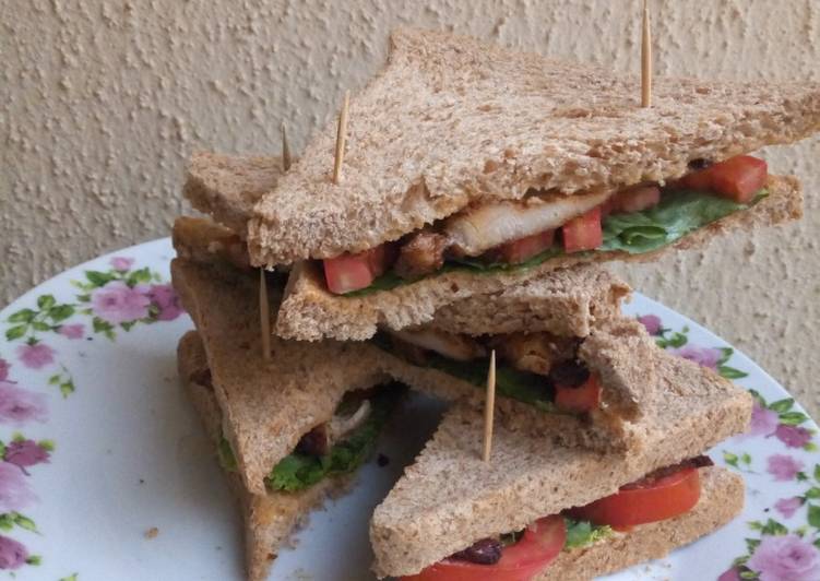 Grilled chicken sandwich with wheat bread