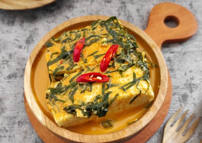 Gulai Putih Telur Daun Tapak Leman (Daun Mangkokan)