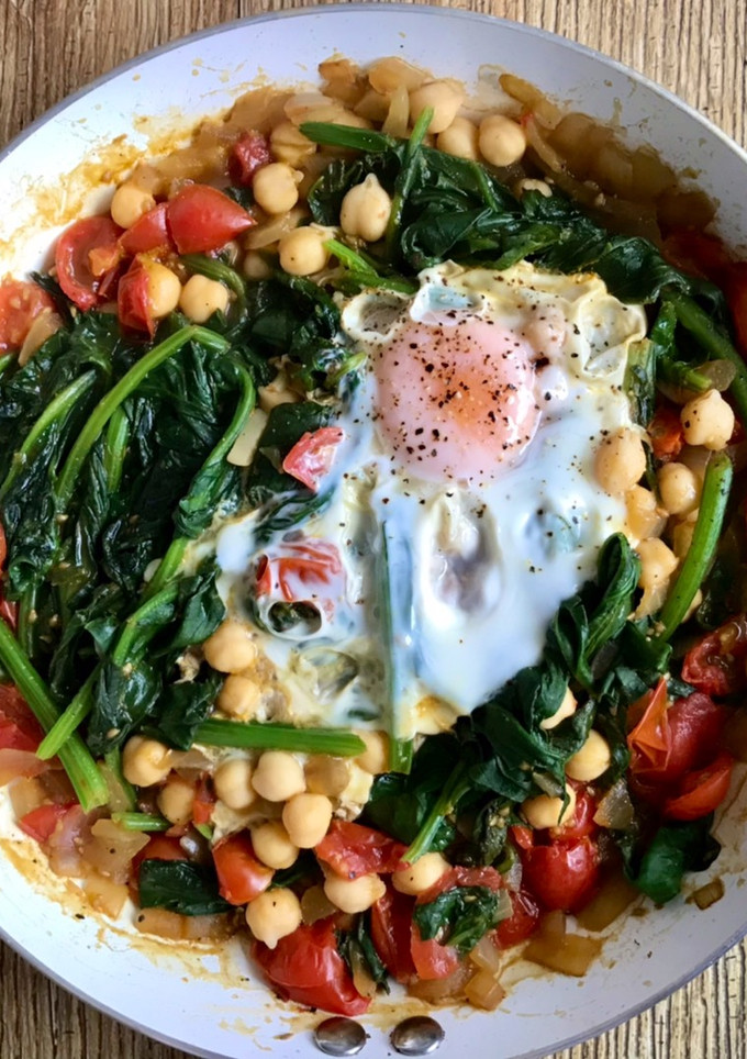 Una foto de Sartén de espinacas, garbanzos y cherrys