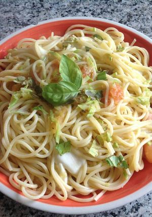 Una foto de Pasta con verduras y mozzarella
