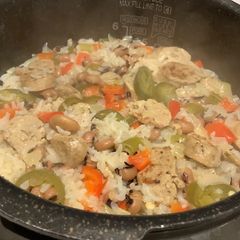 A picture of Black-eyed pea and sausage jambalaya in rice cooker.