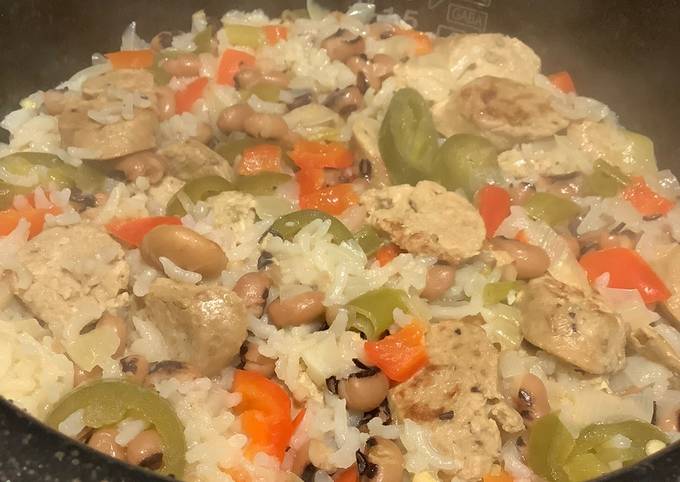 Black-eyed pea and sausage jambalaya in rice cooker