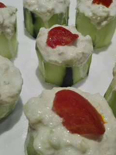 Una foto de Cestas de pepino rellenas de atún