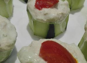 Una foto de Cestas de pepino rellenas de atún