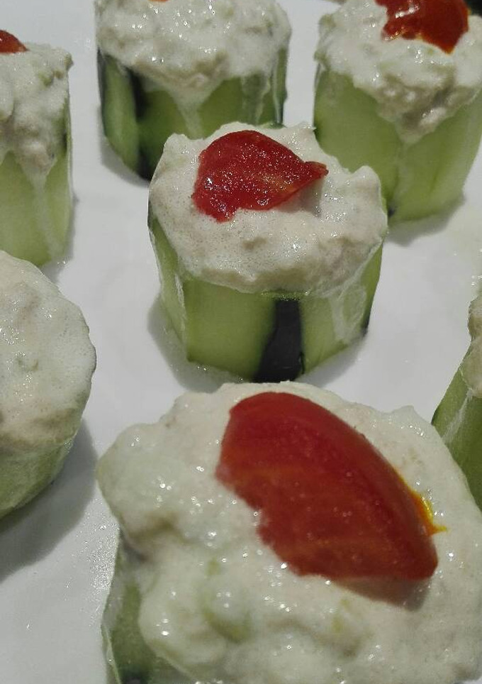 Una foto de Cestas de pepino rellenas de atún
