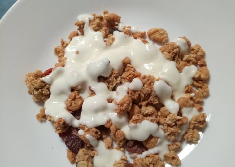 Simple Way to Prepare Homemade Granola in yoghurt