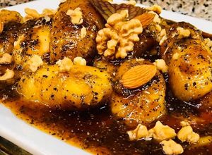 Una foto de Plátanos caramelizados en mantequilla y salsa de miel