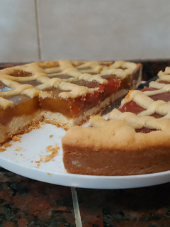 Una foto de Pasta frola mitad batata mitad membrillo sin manteca