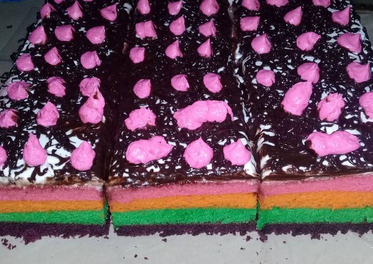 Cara Gampang Membuat Rainbow cake kukus 4 warna, Lezat
