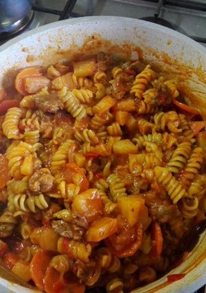 Una foto de Guiso de fideos con carne