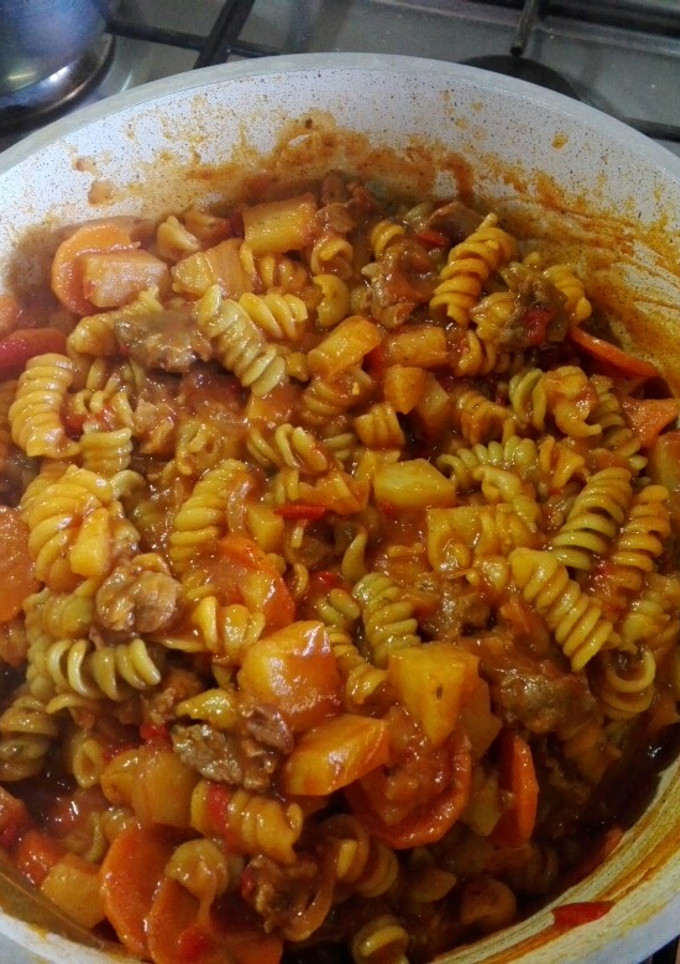 Una foto de Guiso de fideos con carne