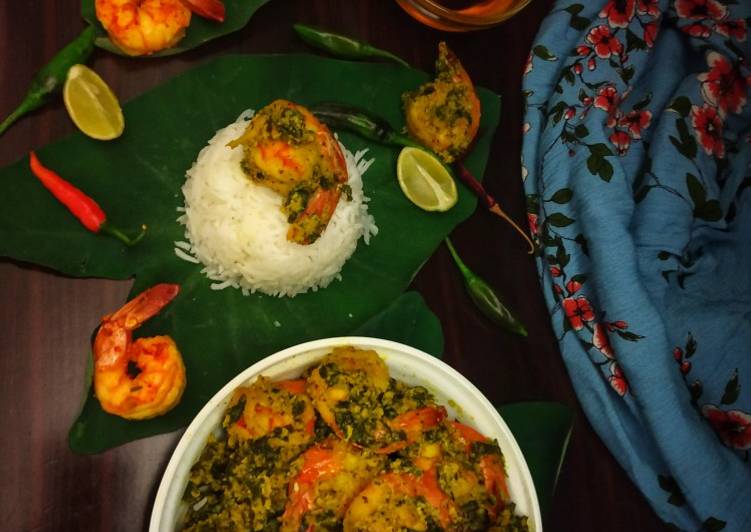 Kochupata diye Chingri(Prawn with Colocasia leaves)