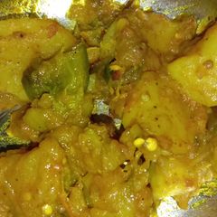 A picture of Aloo bangain.